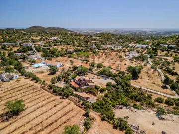 Moradia T6 para Venda em Santa Barbara de Nexe