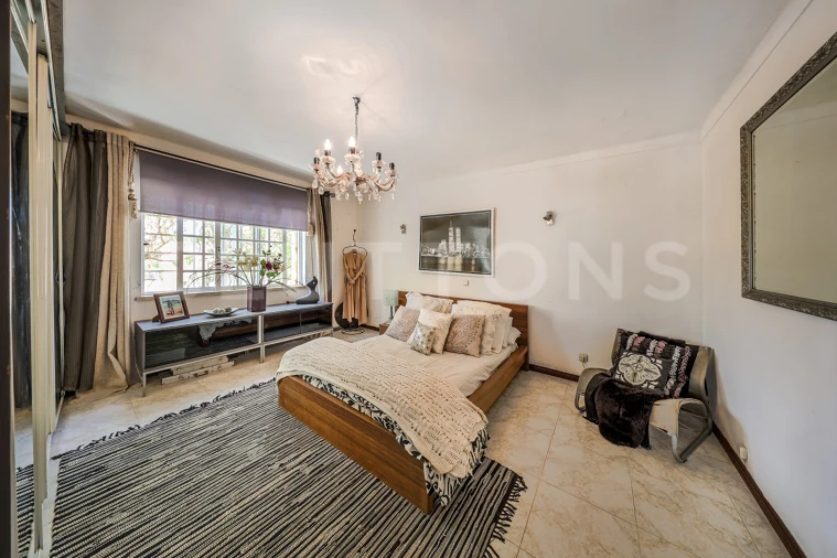 Moradia T6 para Venda em Santa Barbara de Nexe Foto 5