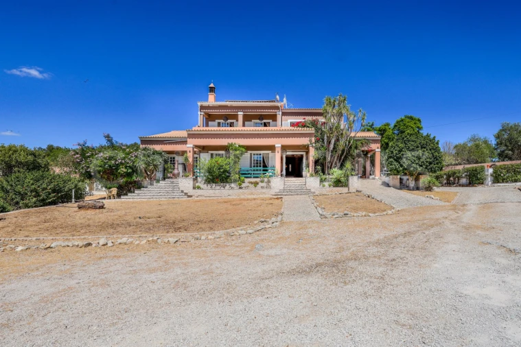 Moradia T6 para Venda em Santa Barbara de Nexe Foto 29