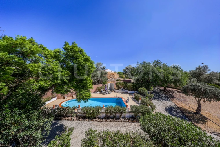 Moradia T6 para Venda em Santa Barbara de Nexe Foto 39