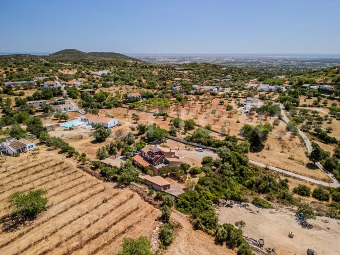 Moradia T6 para Venda em Santa Barbara de Nexe Foto 43