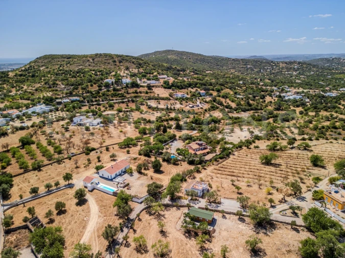 Moradia T6 para Venda em Santa Barbara de Nexe Foto 52