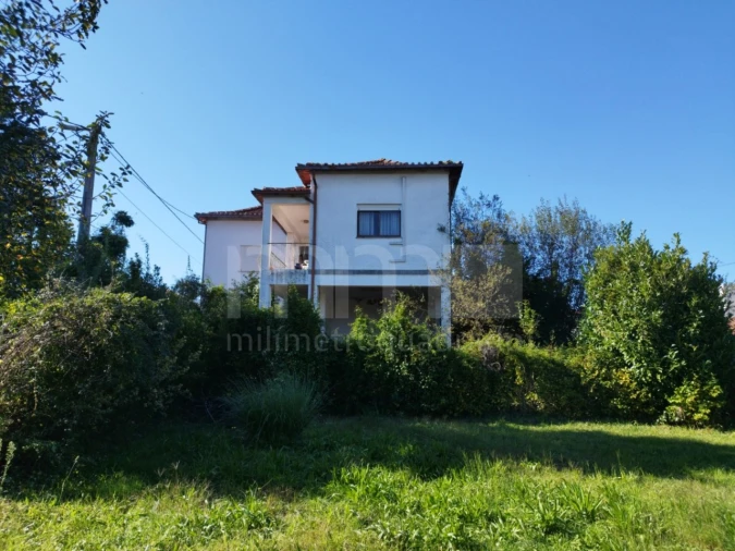 Moradia T4 para Venda em Mujães Foto 2