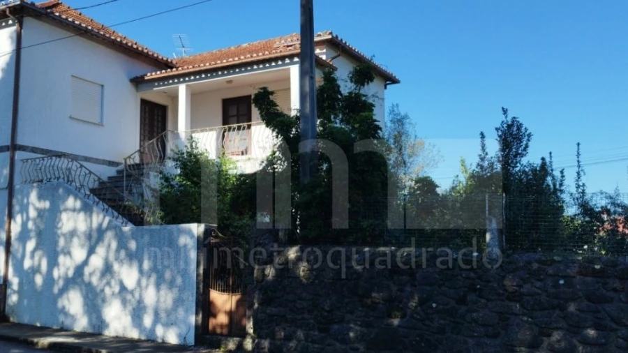 Moradia T4 para Venda em Mujães