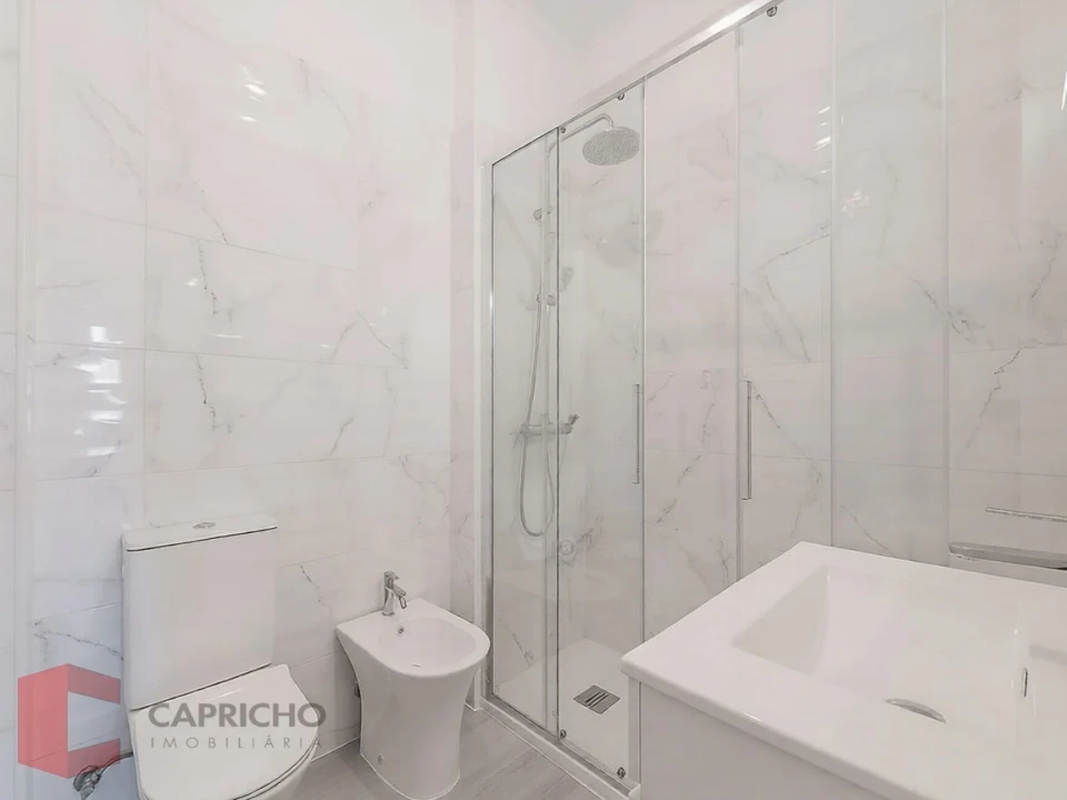 Apartamento T2 para Venda em Benfica Foto 4