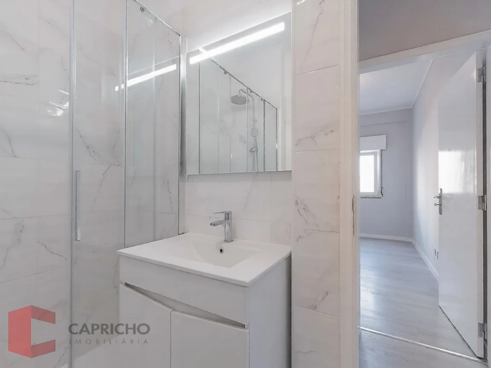 Apartamento T2 para Venda em Benfica Foto 7