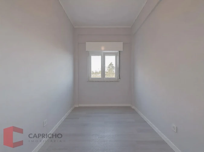 Apartamento T2 para Venda em Benfica Foto 5