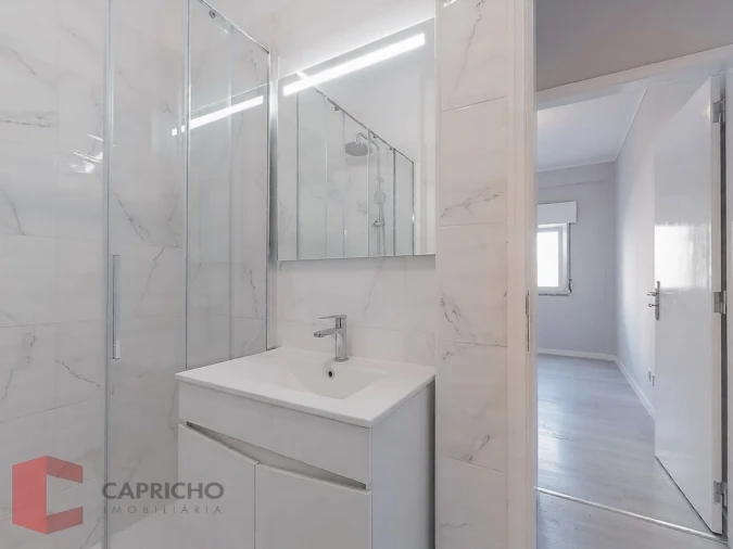 Apartamento T2 para Venda em Benfica Foto 7