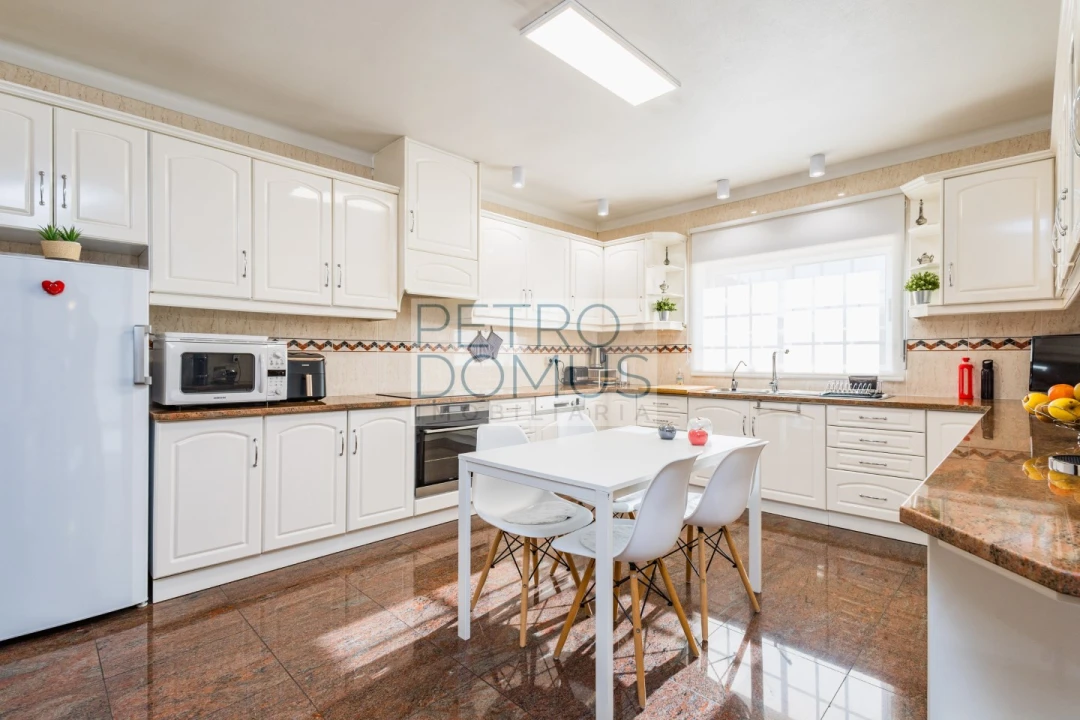 Moradia T4 para Venda em Maceira Foto 8