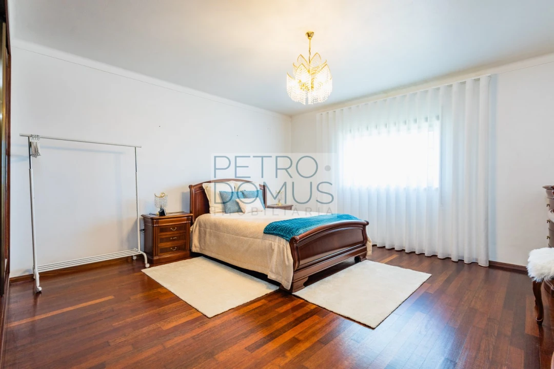 Moradia T4 para Venda em Maceira Foto 18