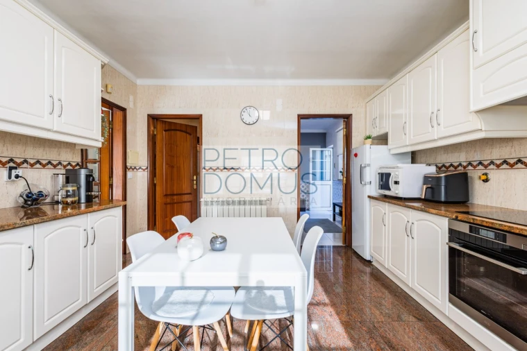 Moradia T4 para Venda em Maceira Foto 9