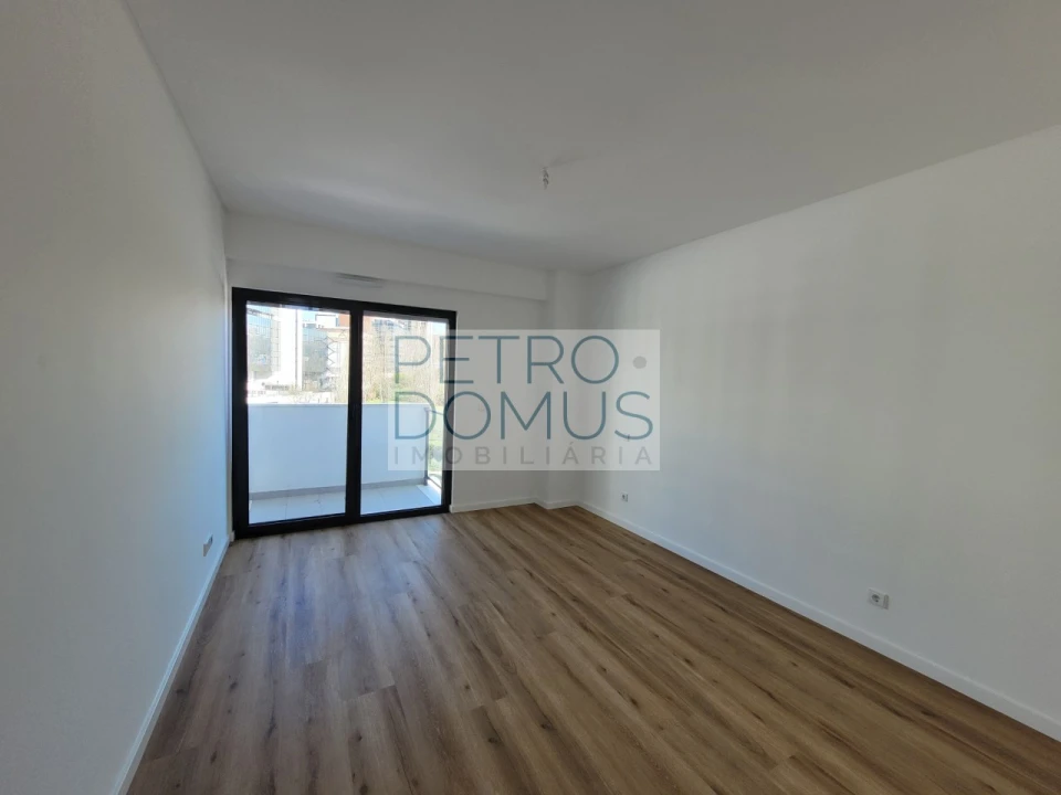 Apartamento T2 para Arrendamento em Campolide Foto 19
