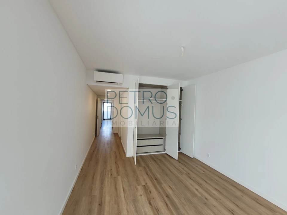 Apartamento T2 para Arrendamento em Campolide Foto 21