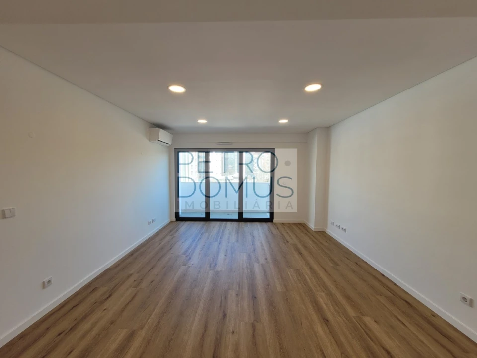 Apartamento T2 para Arrendamento em Campolide Foto 2