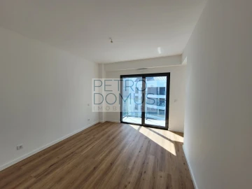 Apartamento T2 para Arrendamento em Campolide