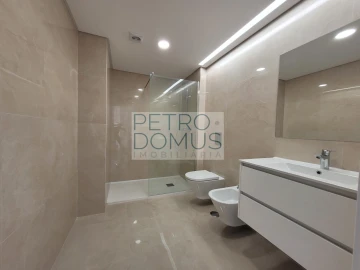Apartamento T2 para Arrendamento em Campolide