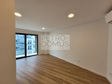 Apartamento T2 para Arrendamento em Campolide