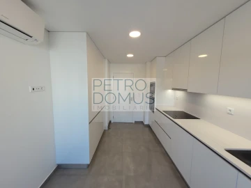 Apartamento T2 para Arrendamento em Campolide