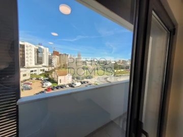 Apartamento T2 para Arrendamento em Campolide