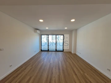 Apartamento T2 para Arrendamento em Campolide