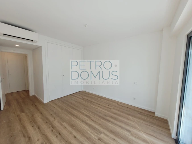 Apartamento T2 para Arrendamento em Campolide Foto 5