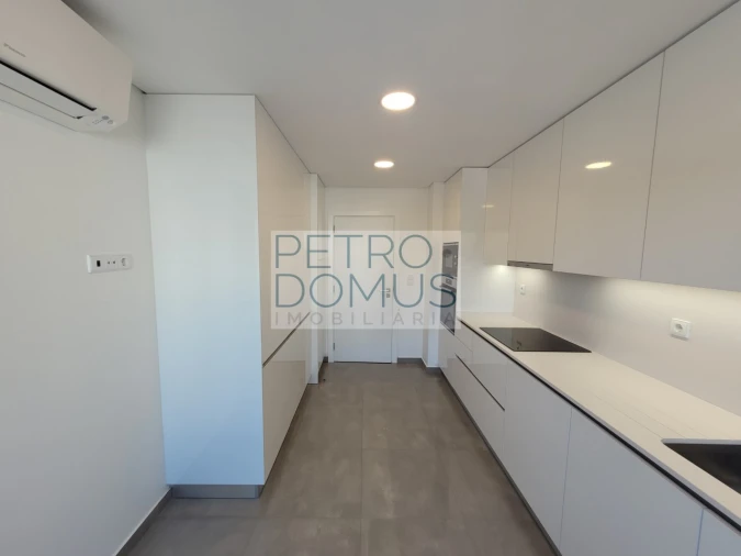 Apartamento T2 para Arrendamento em Campolide Foto 15