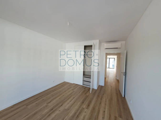 Apartamento T2 para Arrendamento em Campolide Foto 20