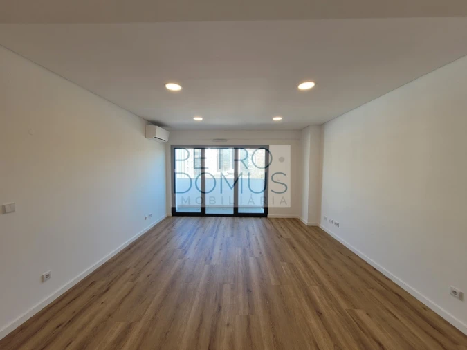 Apartamento T2 para Arrendamento em Campolide Foto 2
