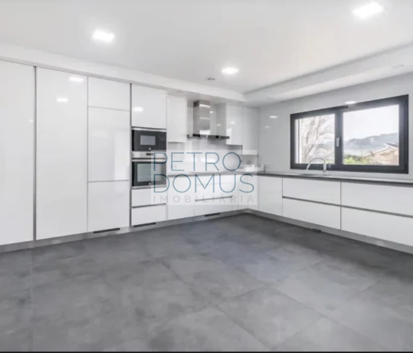 Moradia T4 para Venda em Marrazes e Barosa Foto 3