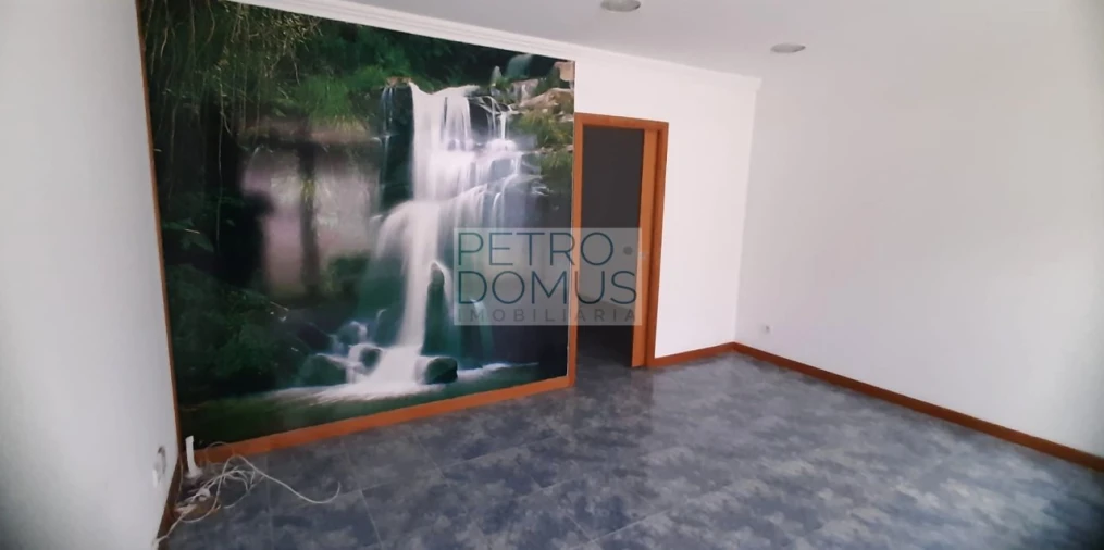 Loja para Arrendamento em Marrazes e Barosa Foto 2