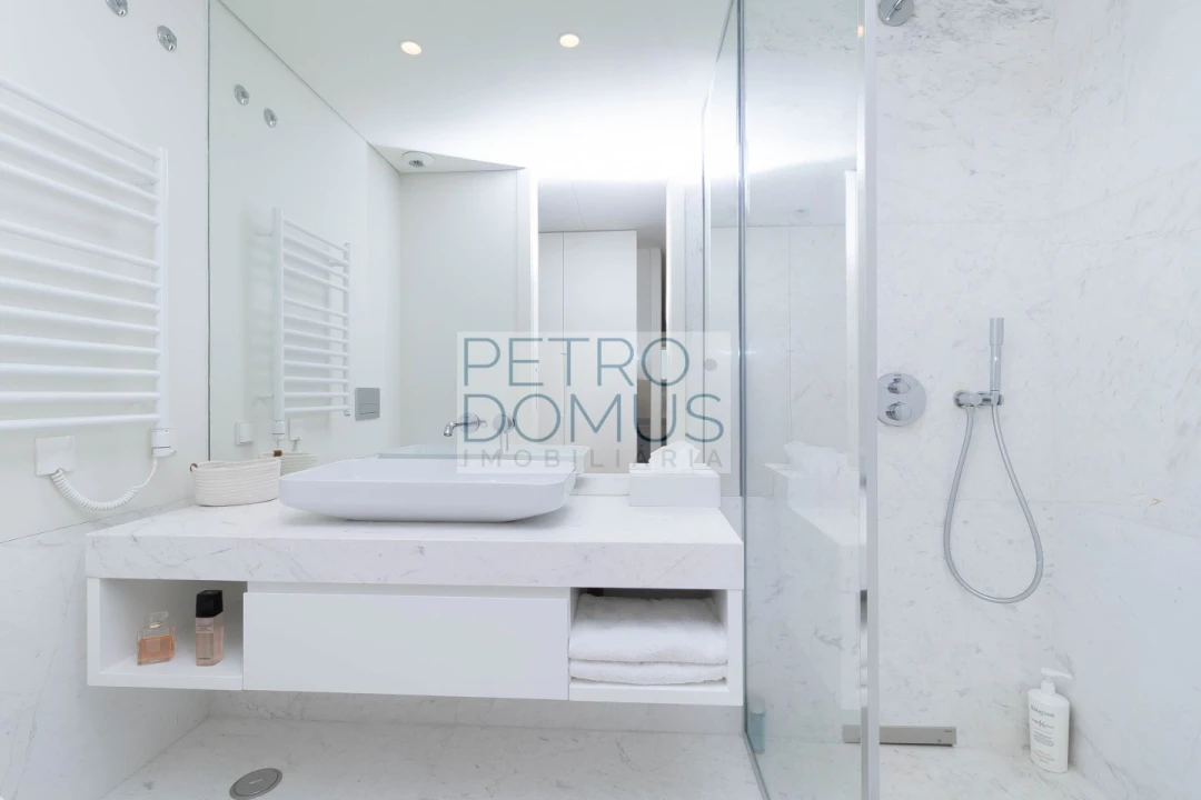 Apartamento T2 para Venda em Campolide Foto 11