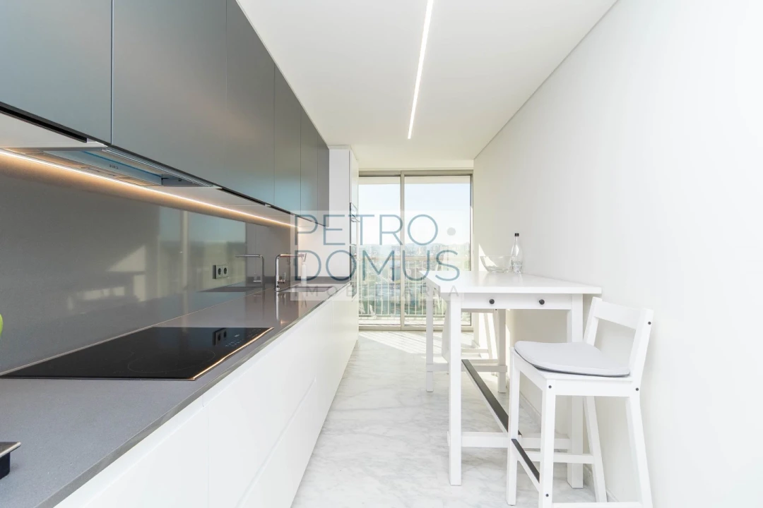 Apartamento T2 para Venda em Campolide Foto 5