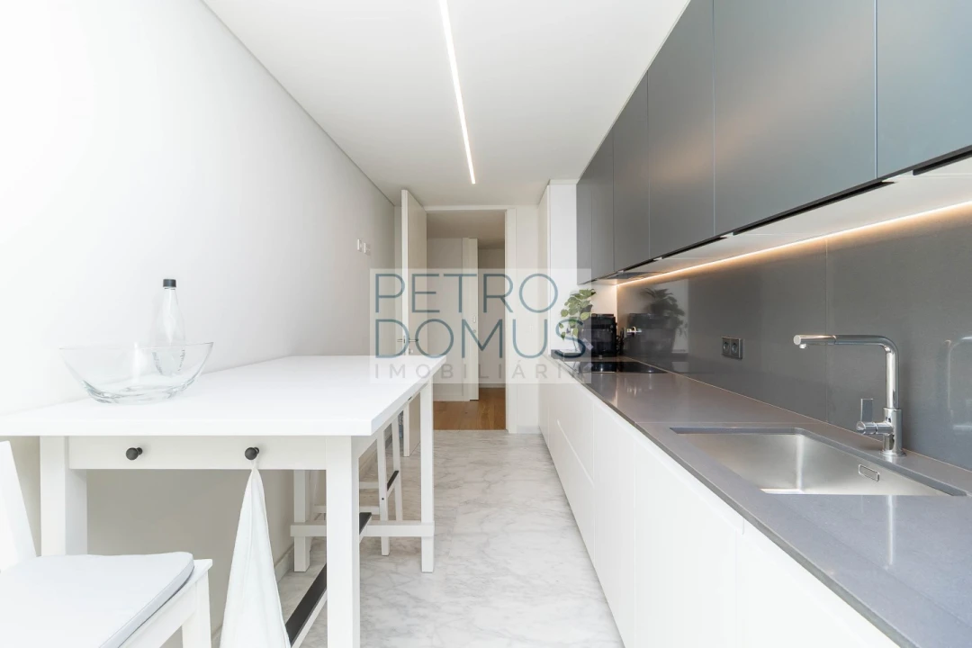 Apartamento T2 para Venda em Campolide Foto 7