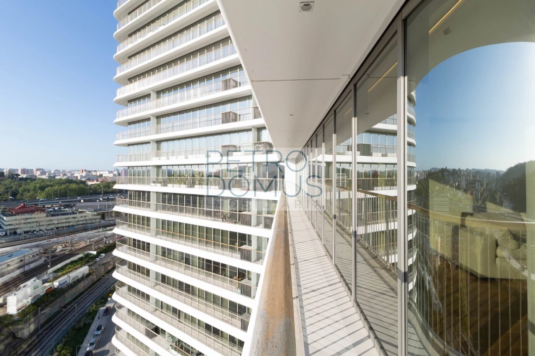 Apartamento T2 para Venda em Campolide Foto 19