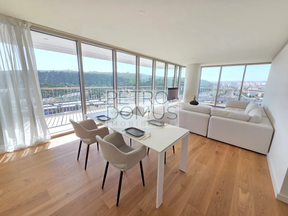 Apartamento T2 para Venda em Campolide Foto 1