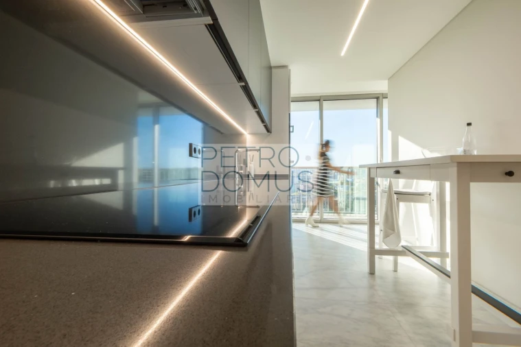 Apartamento T2 para Venda em Campolide Foto 6