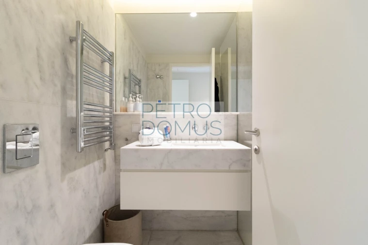 Apartamento T2 para Venda em Campolide Foto 8