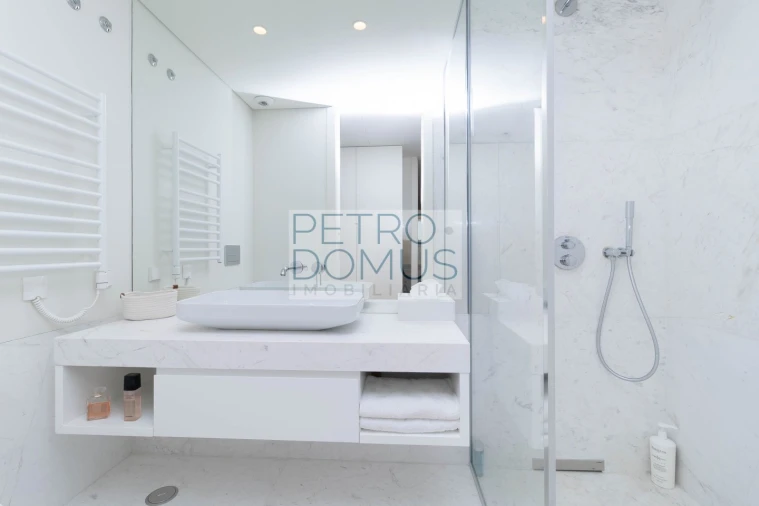 Apartamento T2 para Venda em Campolide Foto 11
