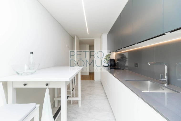 Apartamento T2 para Venda em Campolide Foto 7