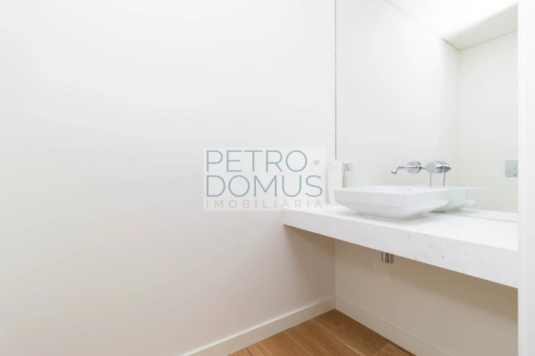 Apartamento T2 para Venda em Campolide Foto 16