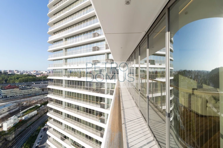 Apartamento T2 para Venda em Campolide Foto 19