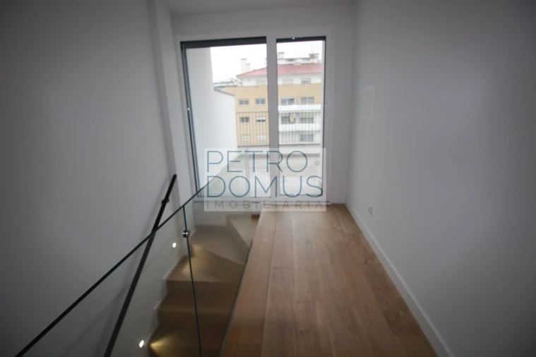 Apartamento T3 para Venda em Leiria, Pousos, Barreira e Cortes Foto 13