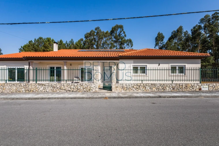 Moradia T4 para Venda em Marinha Grande Foto 1