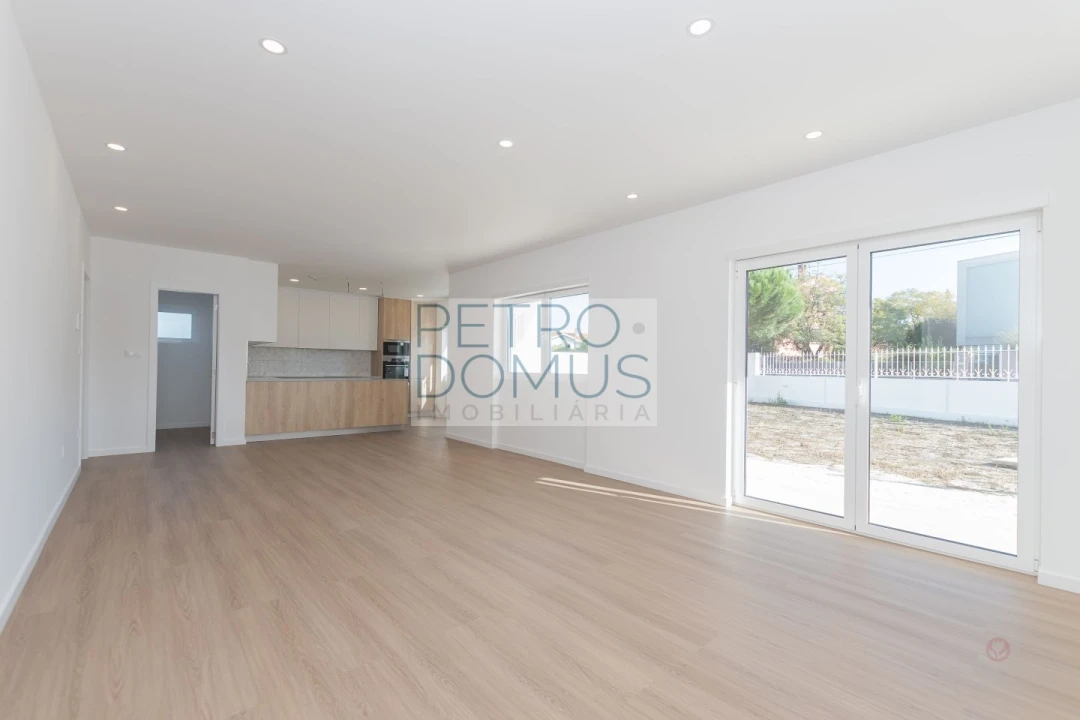 Moradia T4 para Venda em Marinha Grande Foto 1