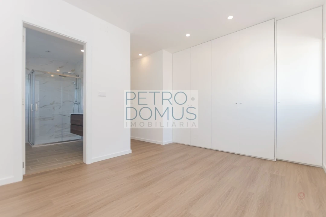 Moradia T4 para Venda em Marinha Grande Foto 8