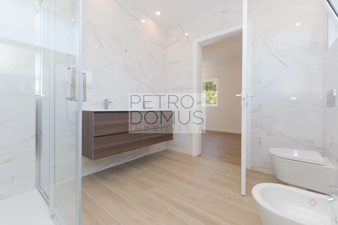 Moradia T4 para Venda em Marinha Grande Foto 15