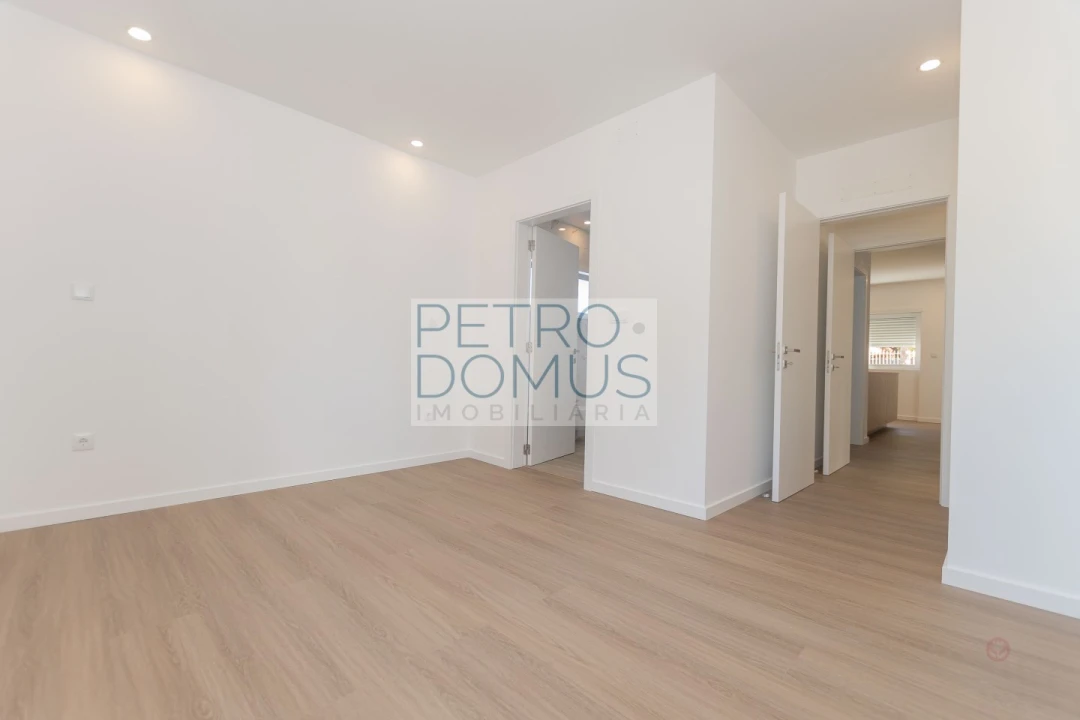 Moradia T4 para Venda em Marinha Grande Foto 16