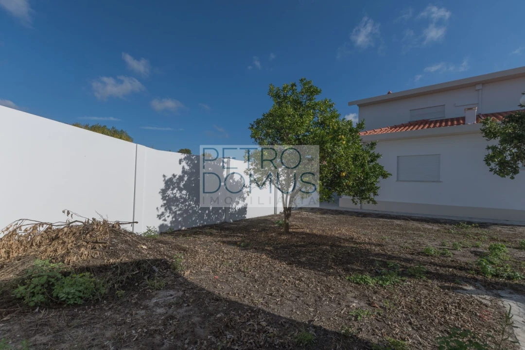 Moradia T4 para Venda em Marinha Grande Foto 48