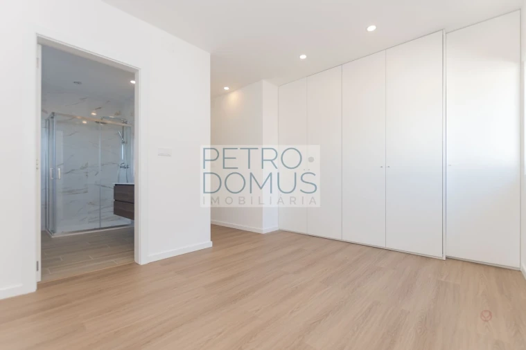 Moradia T4 para Venda em Marinha Grande Foto 8