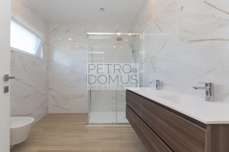 Moradia T4 para Venda em Marinha Grande Foto 10